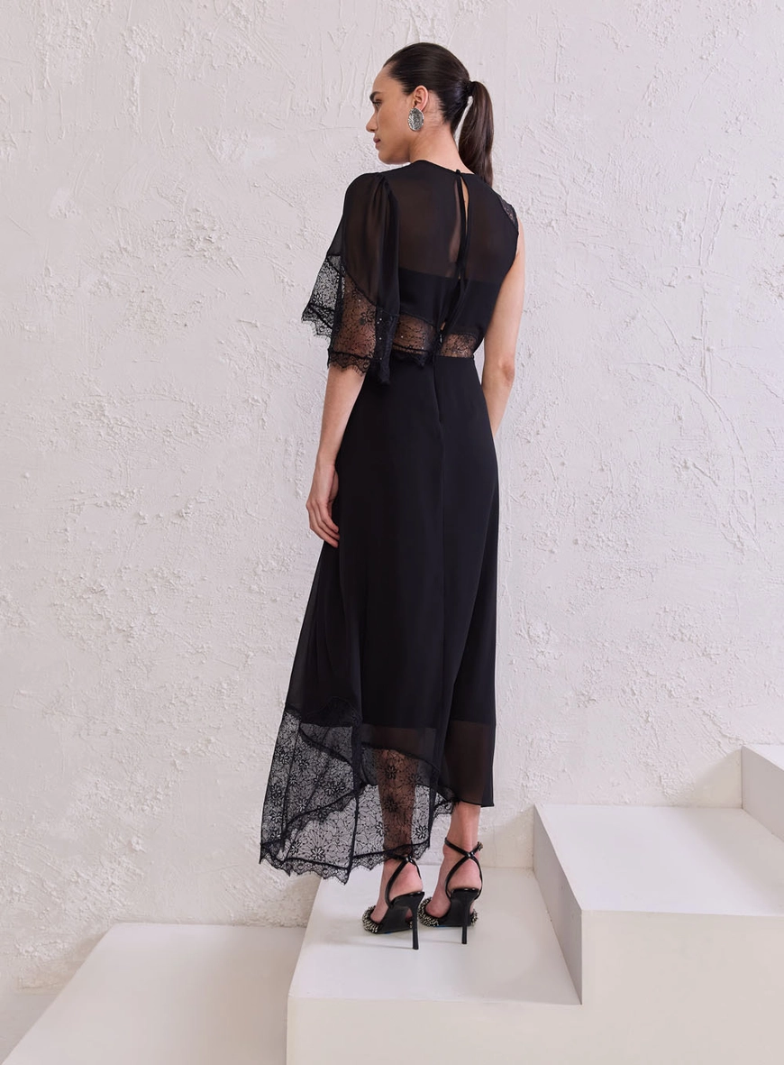 Vestido Midi Detalhe Renda