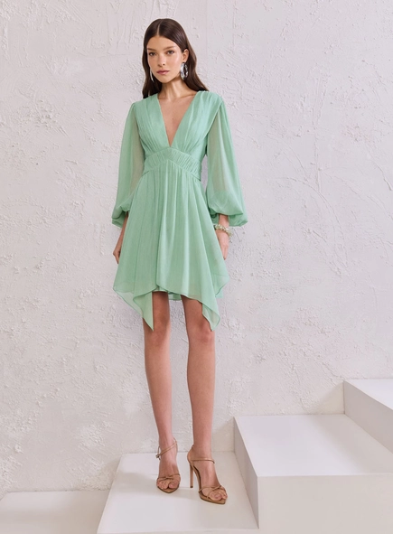 Vestido Curto Detalhe Drapeado