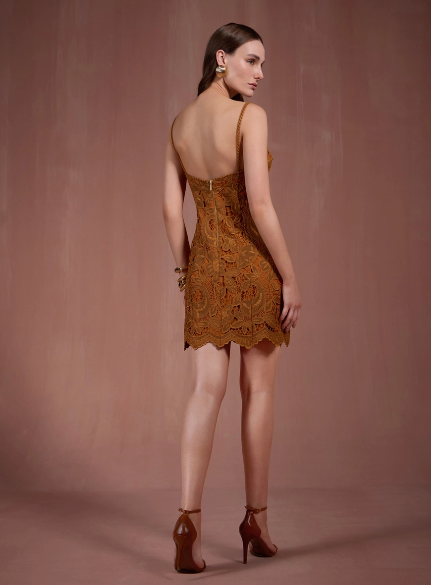 Vestido Curto Bordado Floral