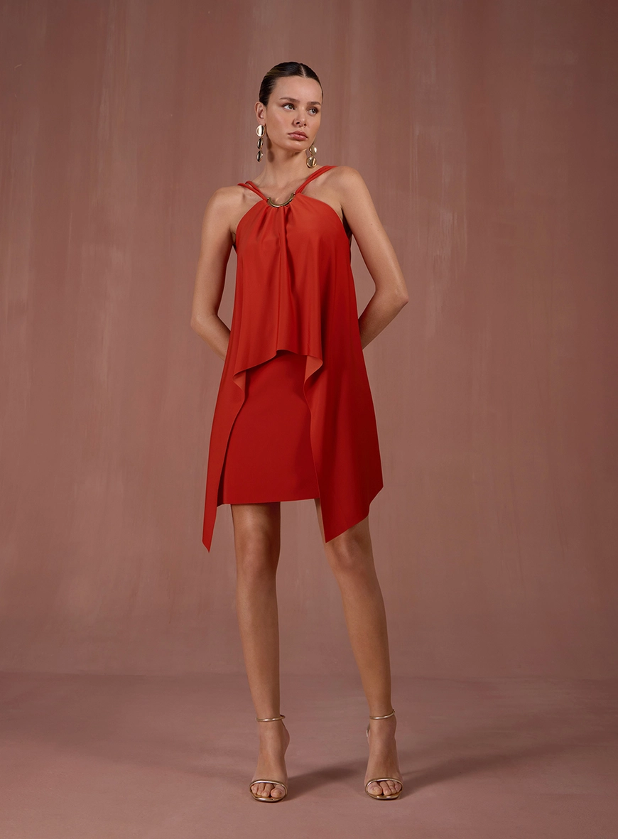 Vestido Curto Sobreposição Assimétrica