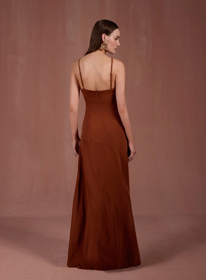 Vestido Longo Recortes Estratégicos