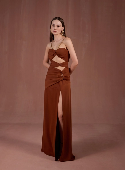 Vestido Longo Recortes Estratégicos