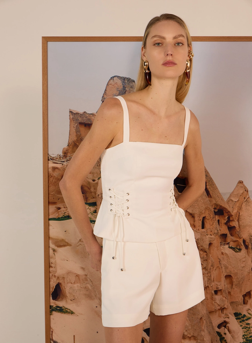 Conjunto Blusa E Short Detalhe Ilhós