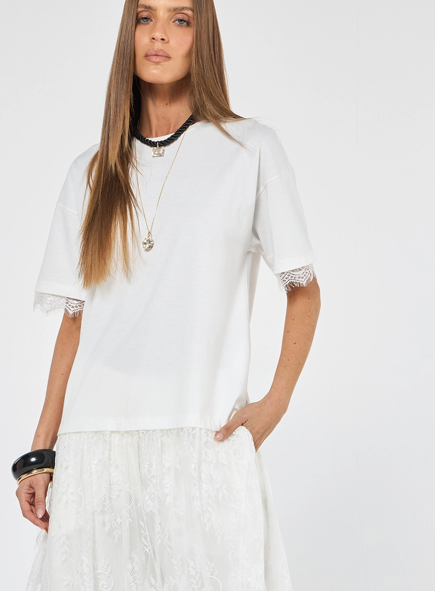 Camiseta Malha Detalhe Renda - Off Shell